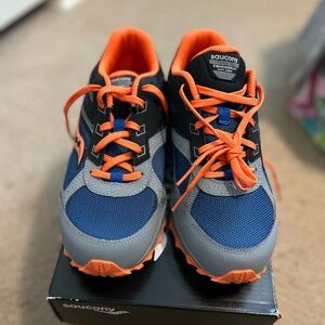 Boys 6 size shoe Saucony